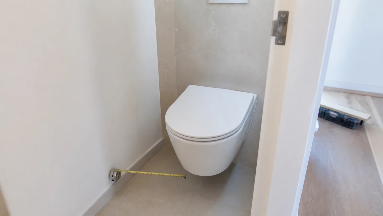 Distance entre WC et mur, les mesures à garder pour éviter l'inconfort
